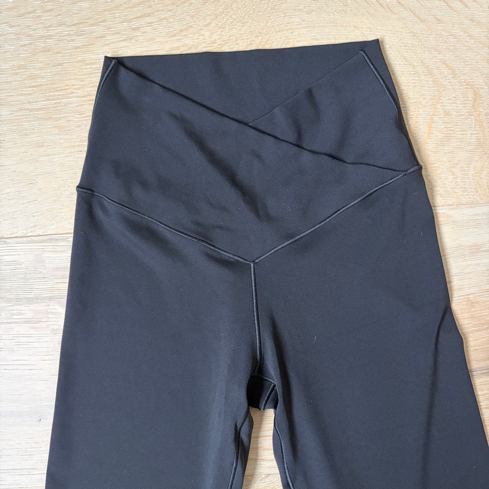 OFFLINE By Aerie High Waisted Crossover Black Super Flare Legging Sz S *X14 - Picture 3 of 6